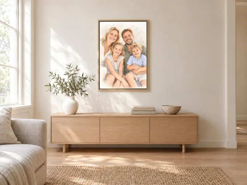 Familieportret in pastel op canvas in een houten baklijst, boven een dressoir