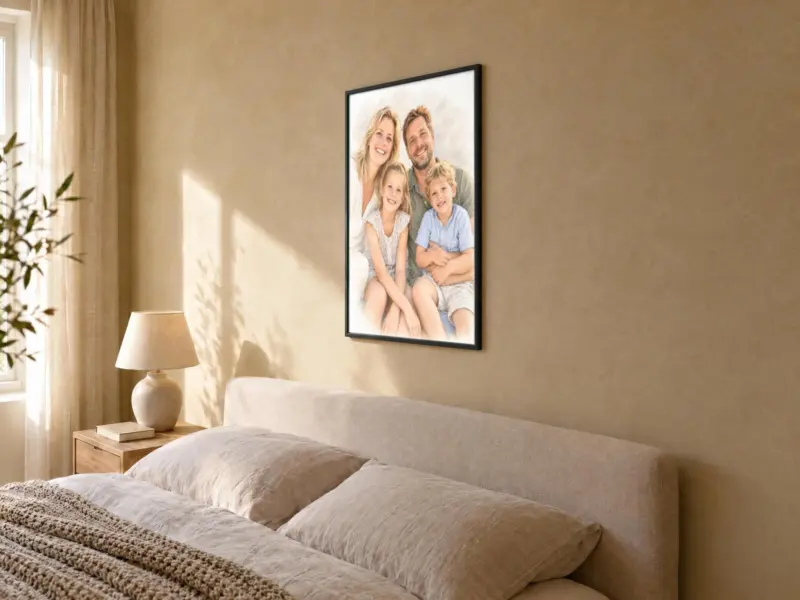 Familieportret in pastel in een zwarte lijst, in de slaapkamer