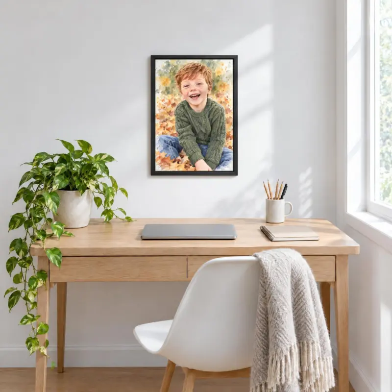 Kinderportret in aquarel op canvas in een zwarte baklijst, boven een bureau