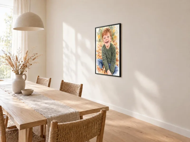 Kinderportret in aquarel in een zwarte lijst, bij de eettafel