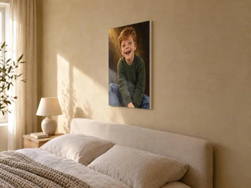 Kinderportret klassiek geschilderd op canvas, in de slaapkamer