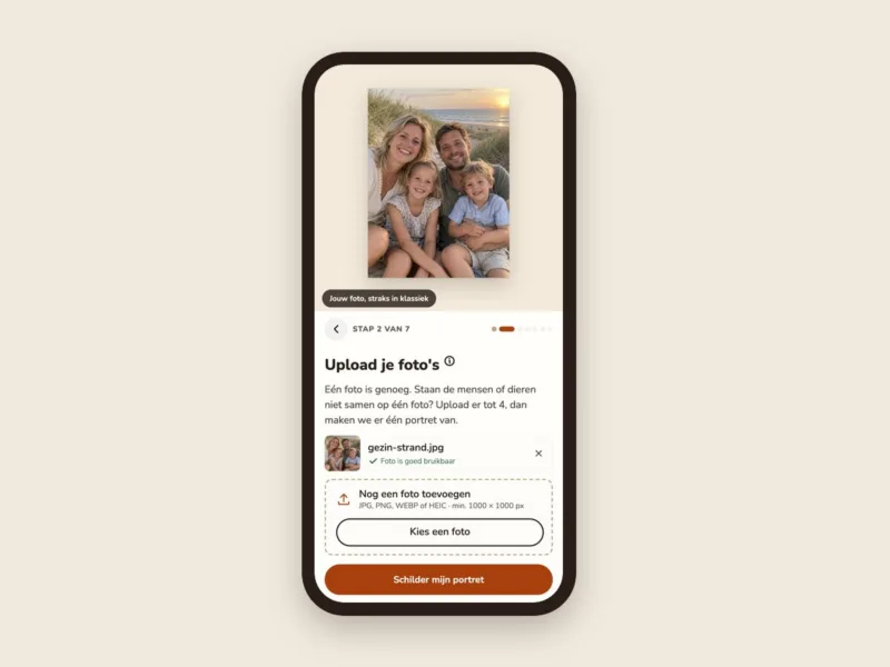 De configurator op een telefoon: de geüploade gezinsfoto bovenin en de knop Schilder mijn portret